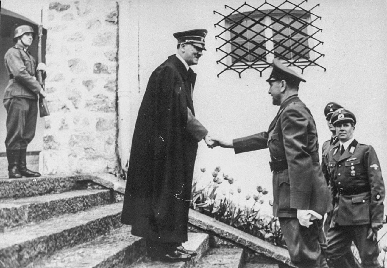 Ustaški voditelj Ante Pavelić na uradnem obisku pri Adolfu Hitlerju na Bavarskem