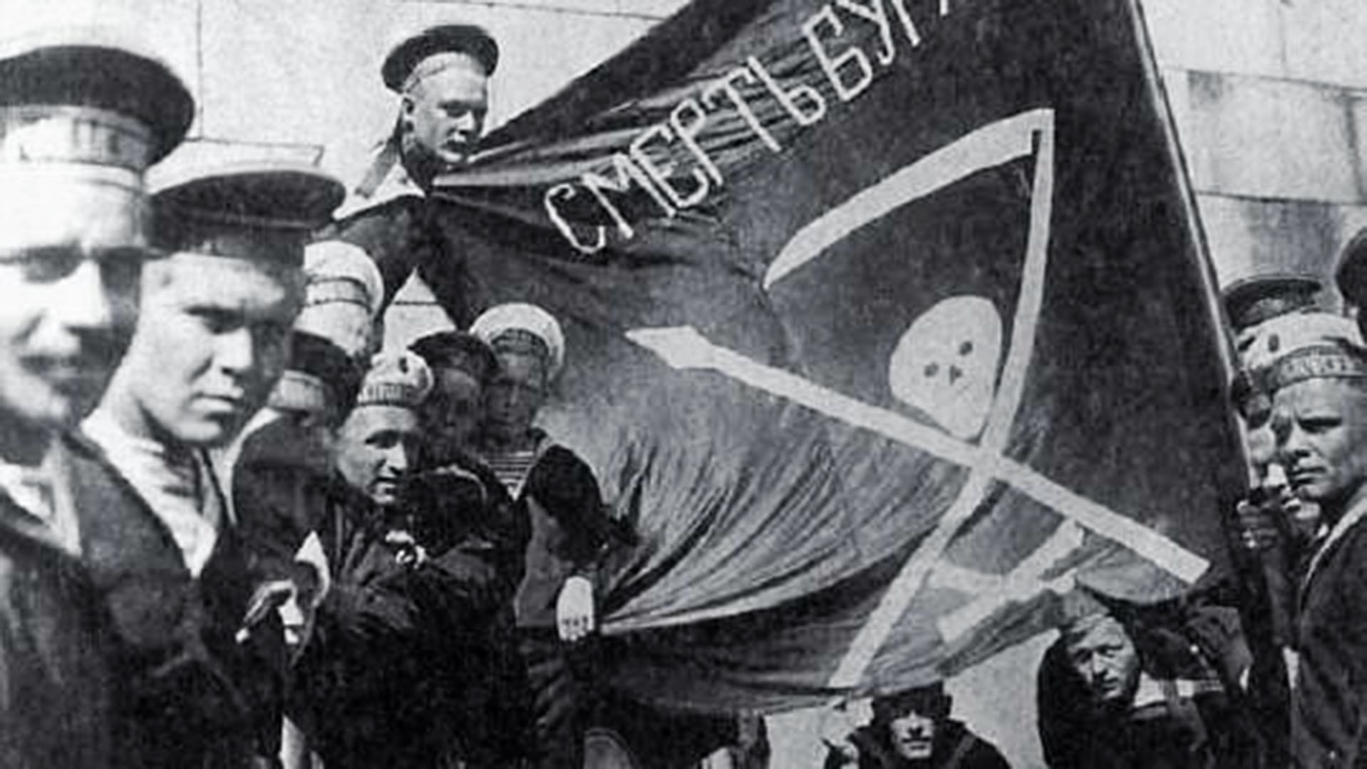 Les marins du cuirassé Petropavlovsk à Helsinki en 1917