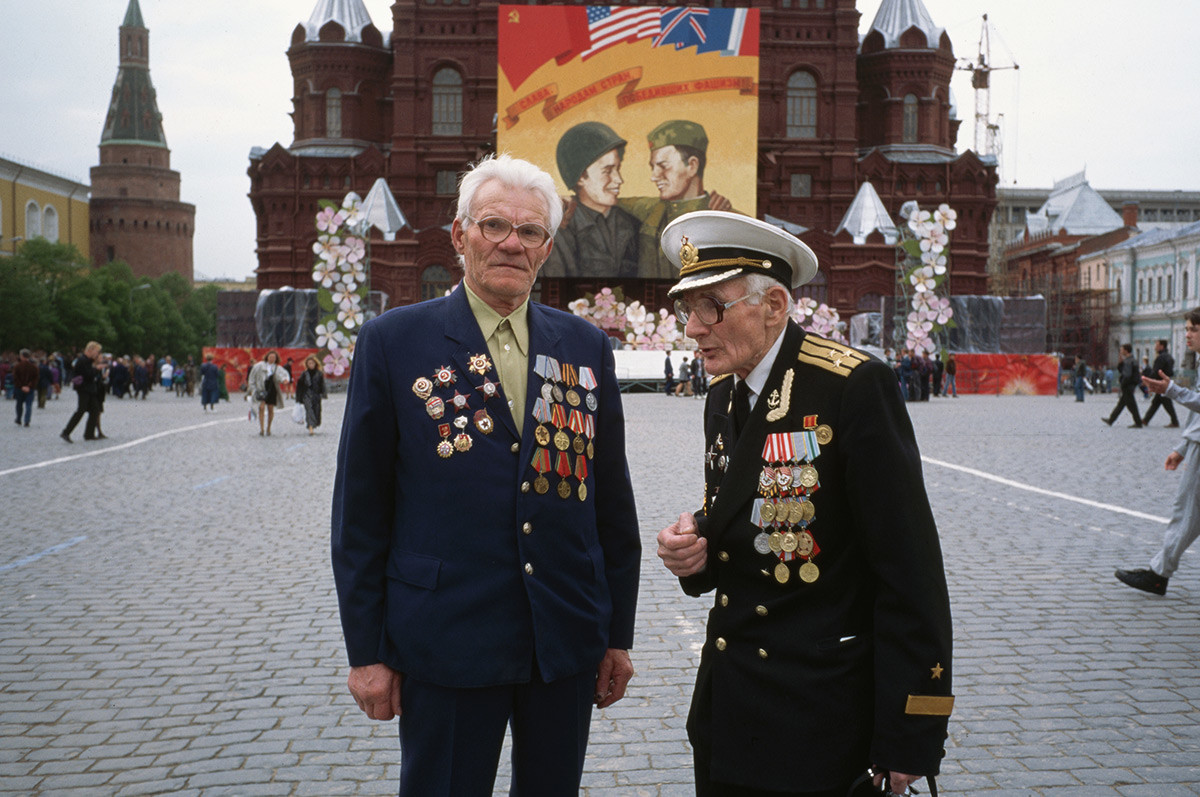 戦勝記念日に出席する第二次世界大戦の退役軍人