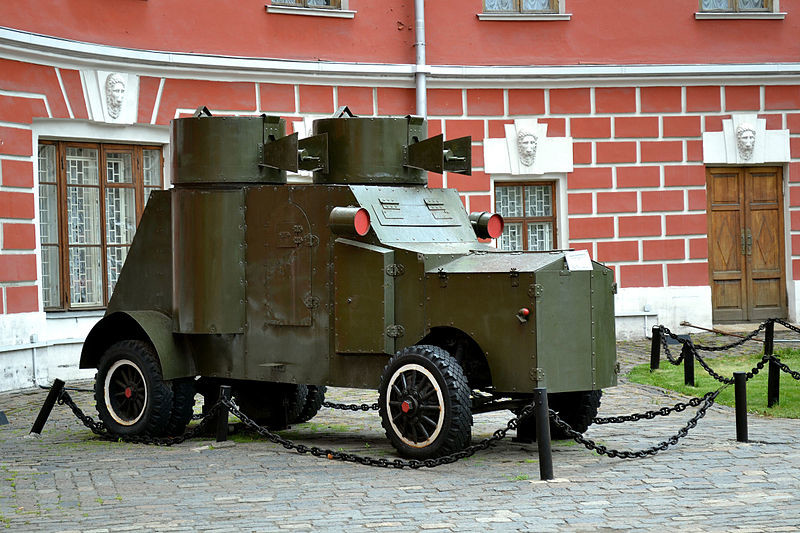 Un coche blindado Fiat-Izhorski (réplica probablemente construida en 1967) expuesto en el Museo Estatal Central de Historia Contemporánea de Rusia en Moscú