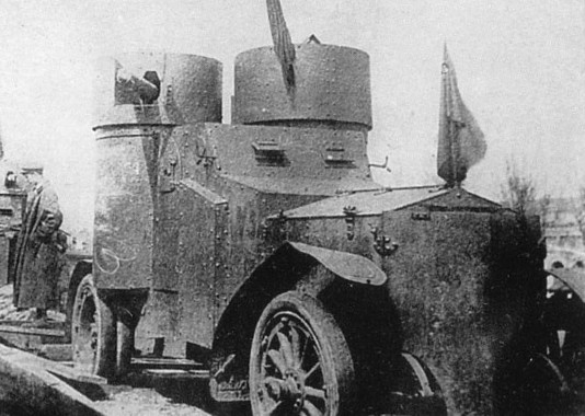Los coches blindados ‘rojos’ se dirigen al frente. Fin de 1918.