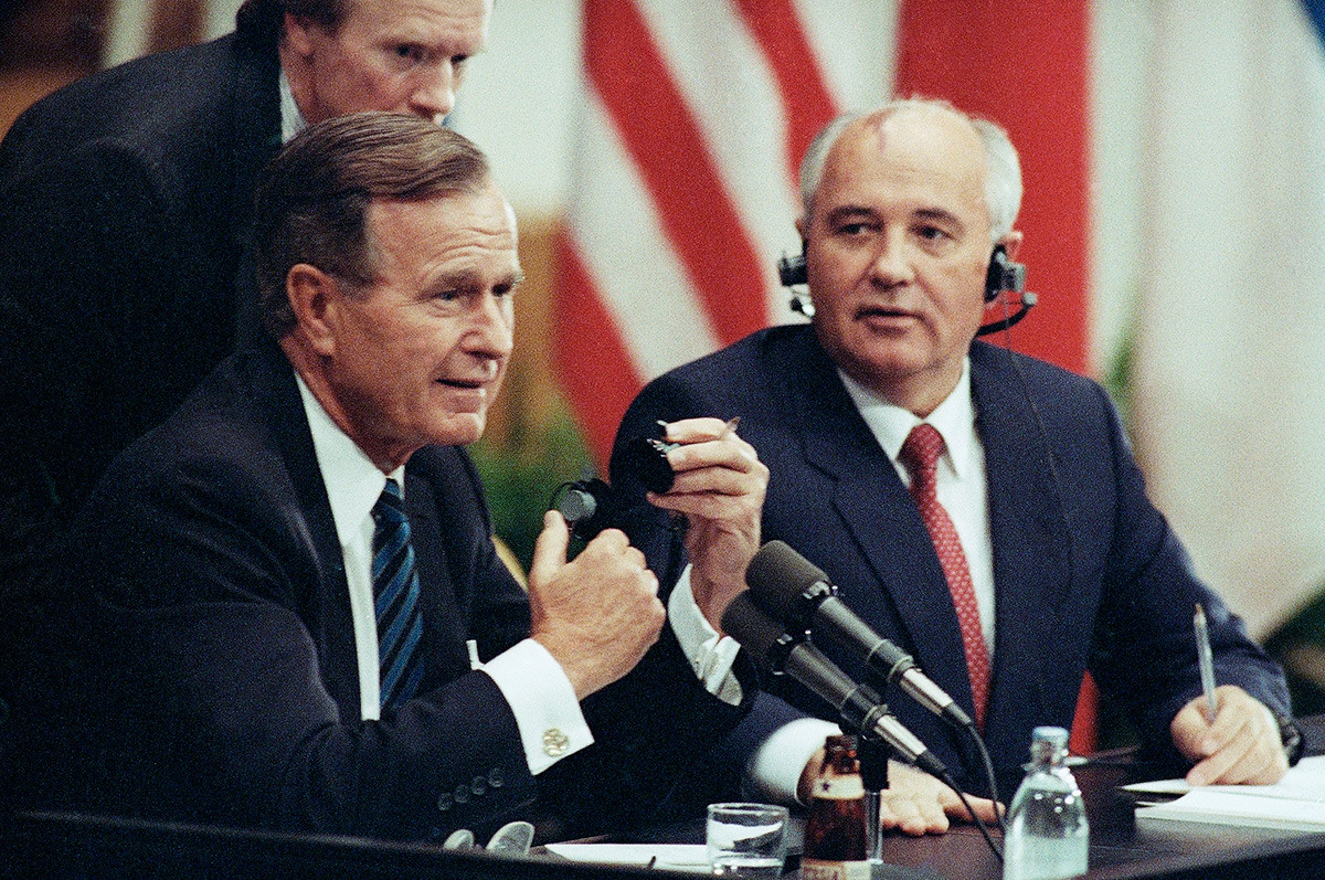 George H. Bush e Mikhail Gorbatchov.