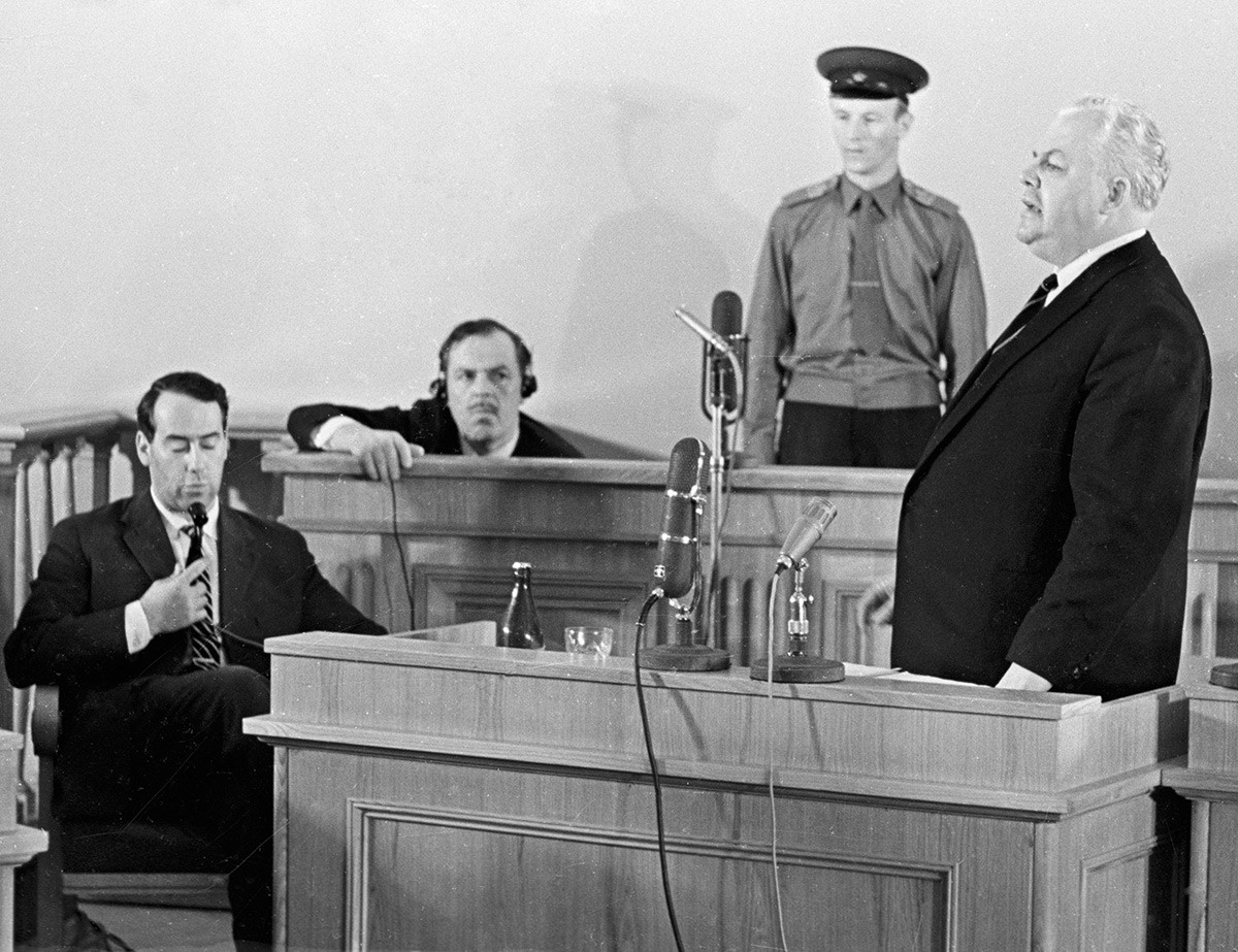 The trial of Anglo-American spies Oleg Penkovsky and Greville Wynne (second left).