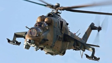 Сирија: погледнете како група хеликоптери Ми-24 ракетира рид на кој се наоѓаат терористи (ВИДЕО)