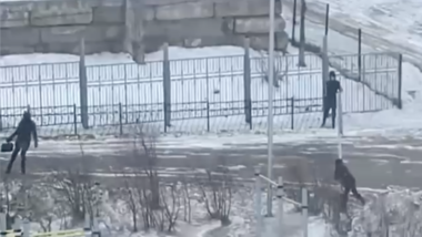ВИДЕО: Ураган во рускиот град Магадан носи луѓе по улица