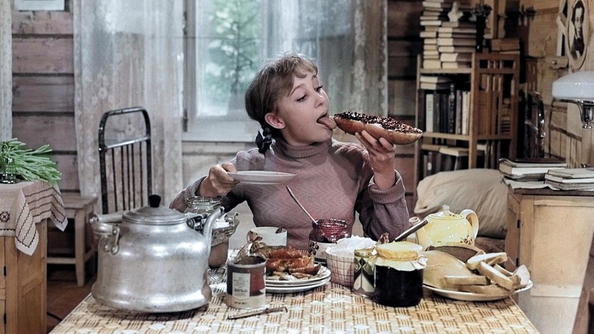 Сцена из популарног совјетског филма „Девојке“ („Девчата“).