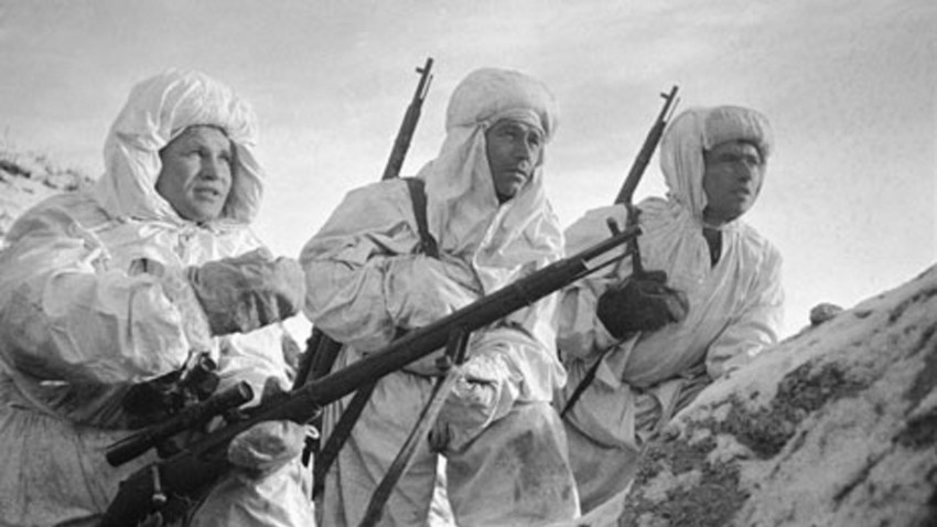 Záitsev (esquerda) durante a Batalha de Stalingrado, em 1942
