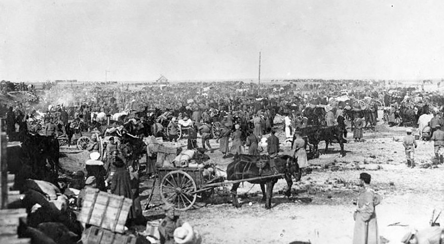 После евакуације Одесе. Избеглице са женама и децом, 1919.