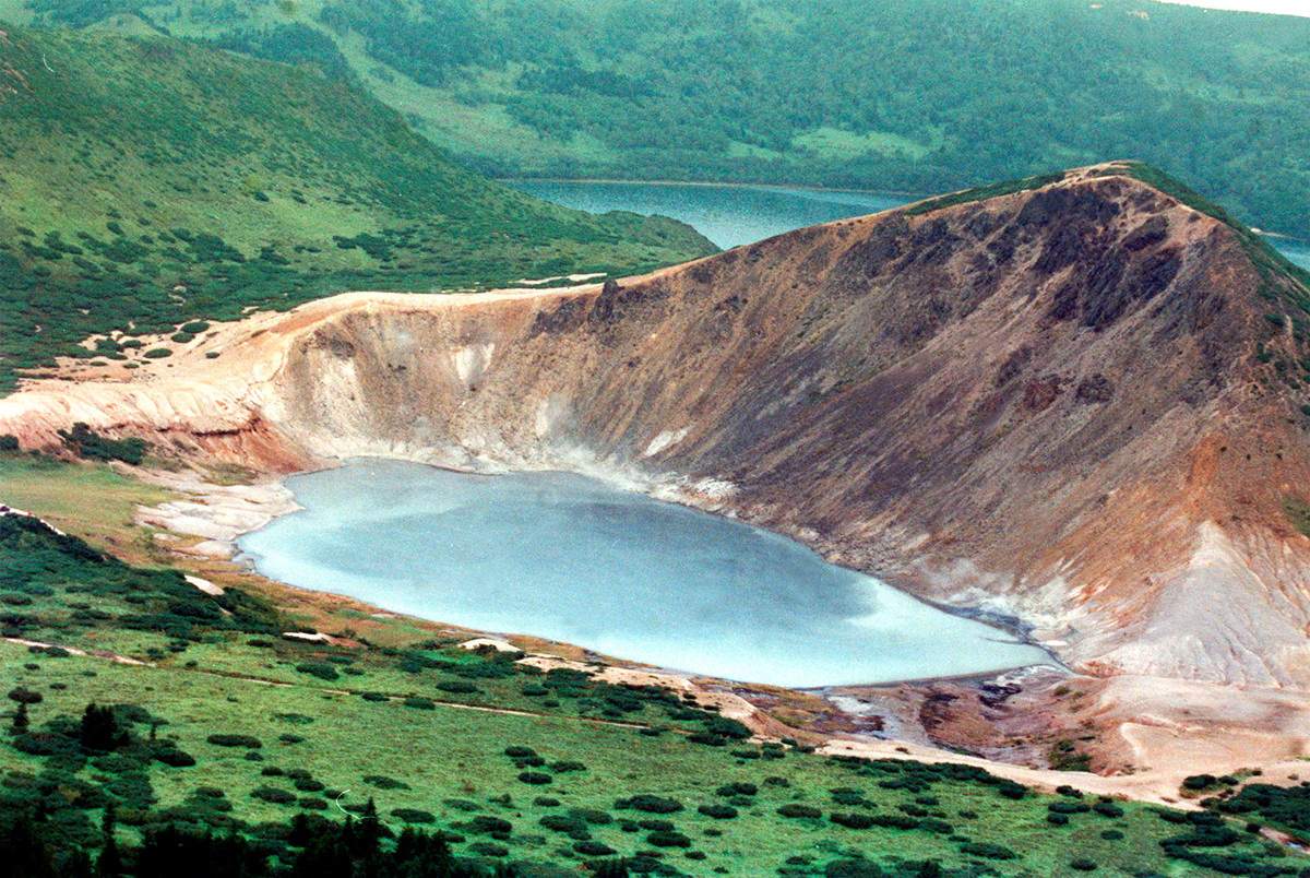 Vrelo jezero na otoku Kunašir