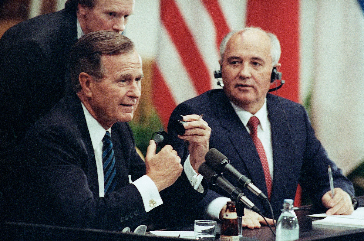 George H. Bush e Mikhail Gorbachev
