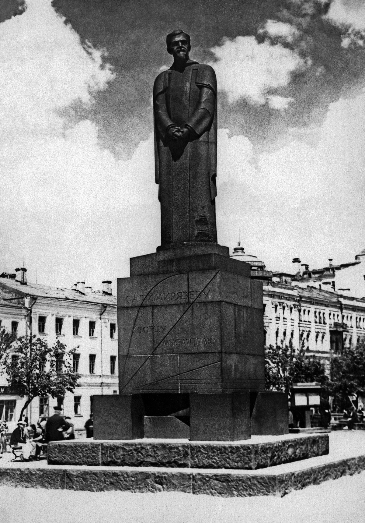 Il monumento a Timirjazev negli anni Venti
