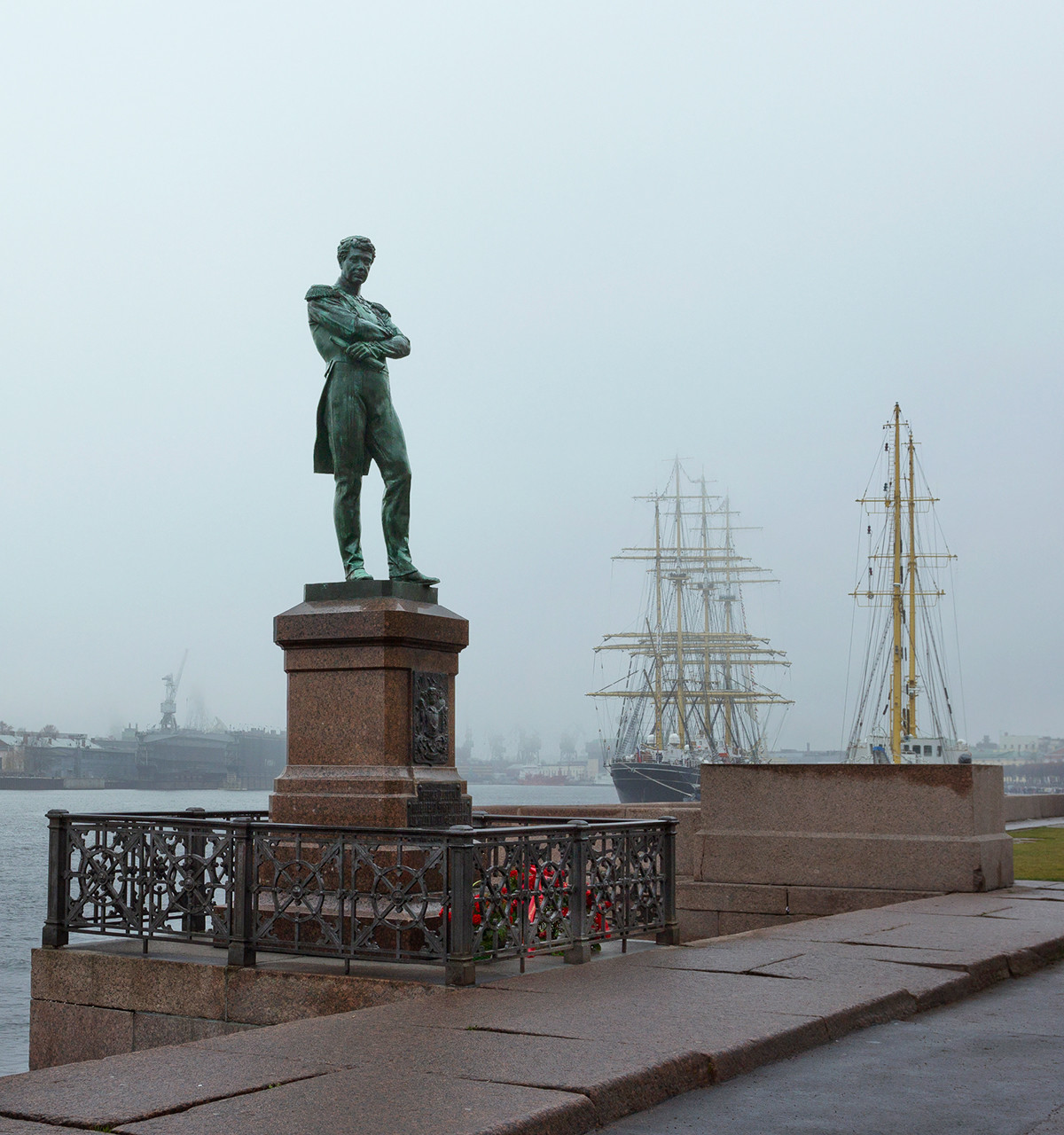 Паметник на Крузенщерн в Санкт Петербург