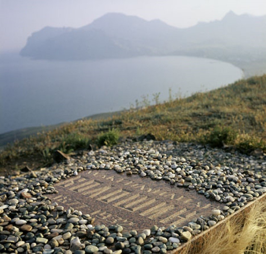Nagrobni kamen Vološina v Koktebelu na Krimu.
