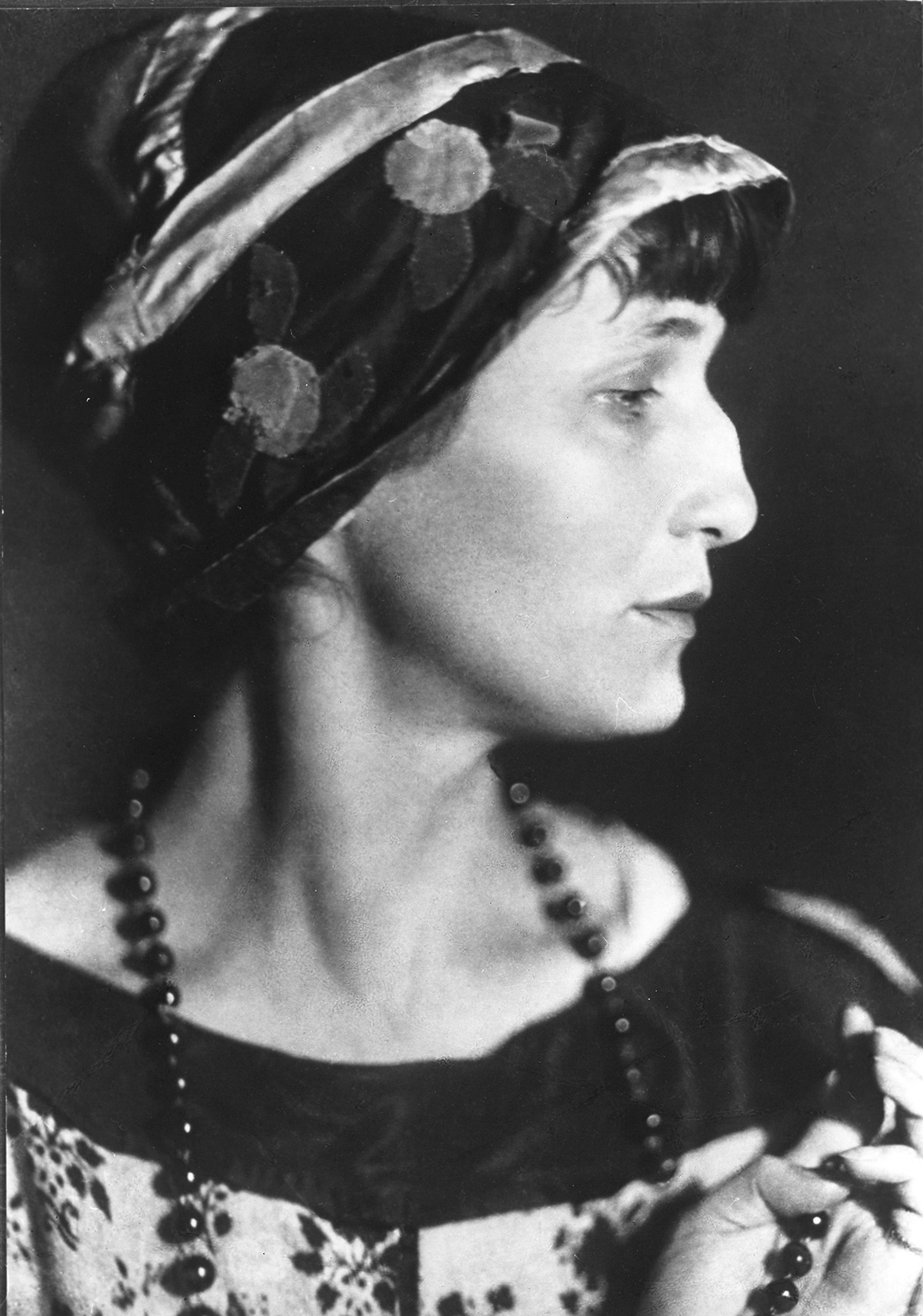 A escritora Anna Akhmátova, 1922.