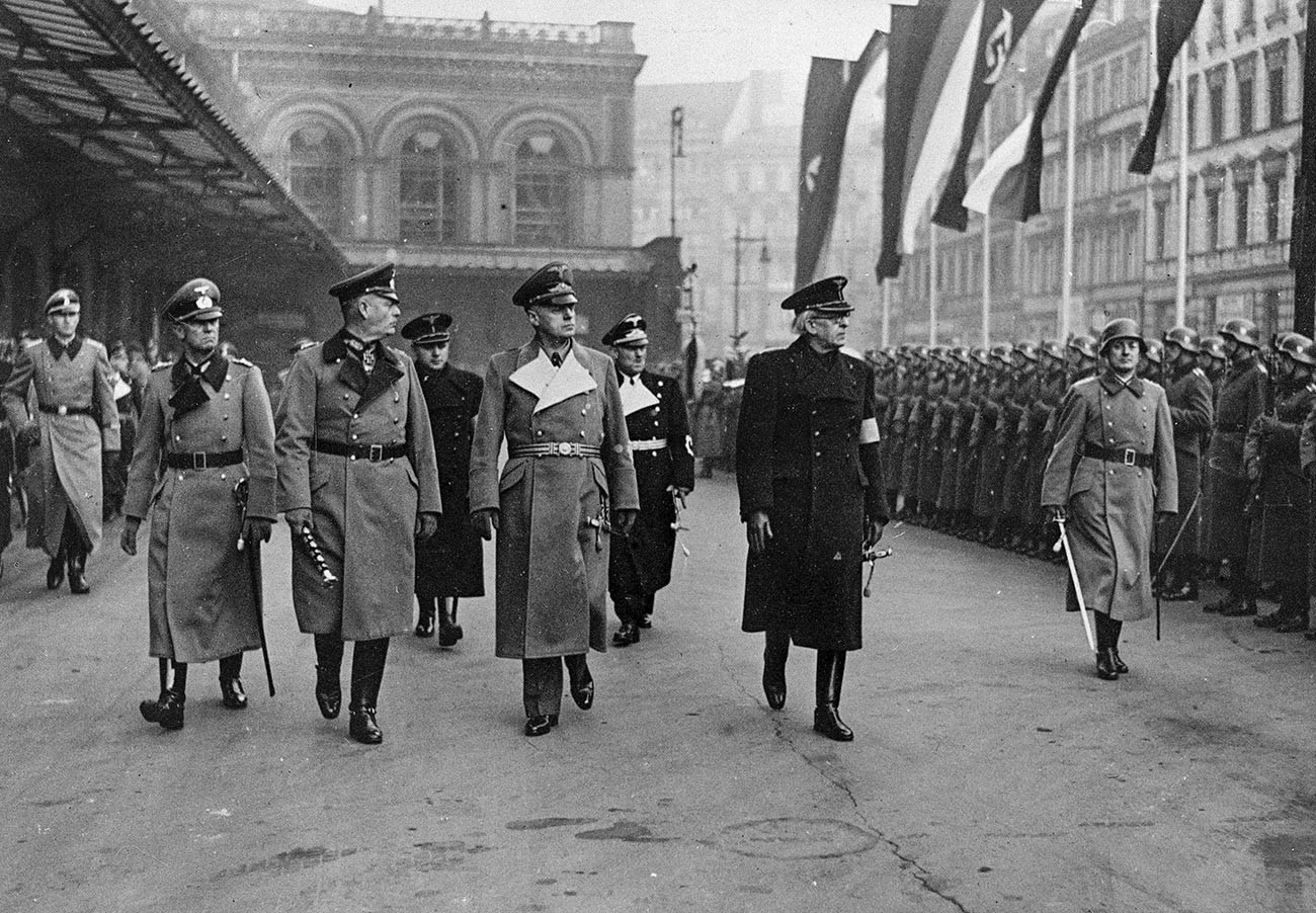 Втората световна война, посещение на министър-председателя на Словакия Тука в Берлин (в средата е Рибентроп)
