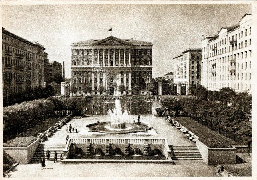 モスクワのソヴェツカヤ広場（現在のトヴェルスカヤ広場）