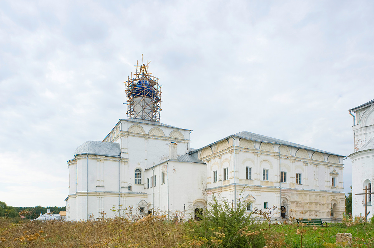 Trinity-Danilov Monastery. Refectory Church of the Praise of the Virgin. August 21, 2013.