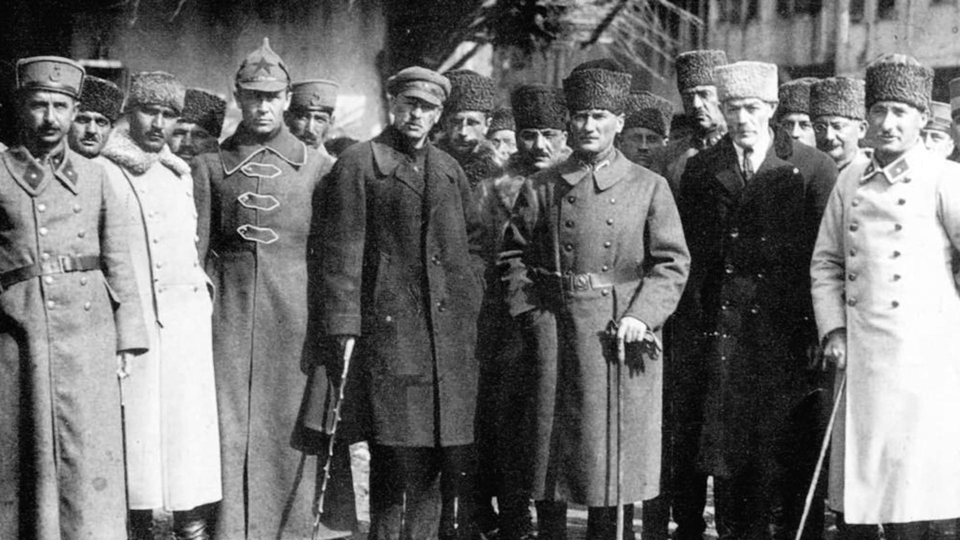 Sowjetische Militärexperten und Mustafa Kemal.