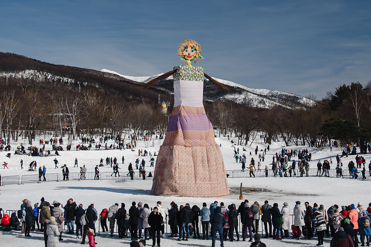 I festeggiamenti della Maslenitsa a Yuzhno-Sakhalinsk