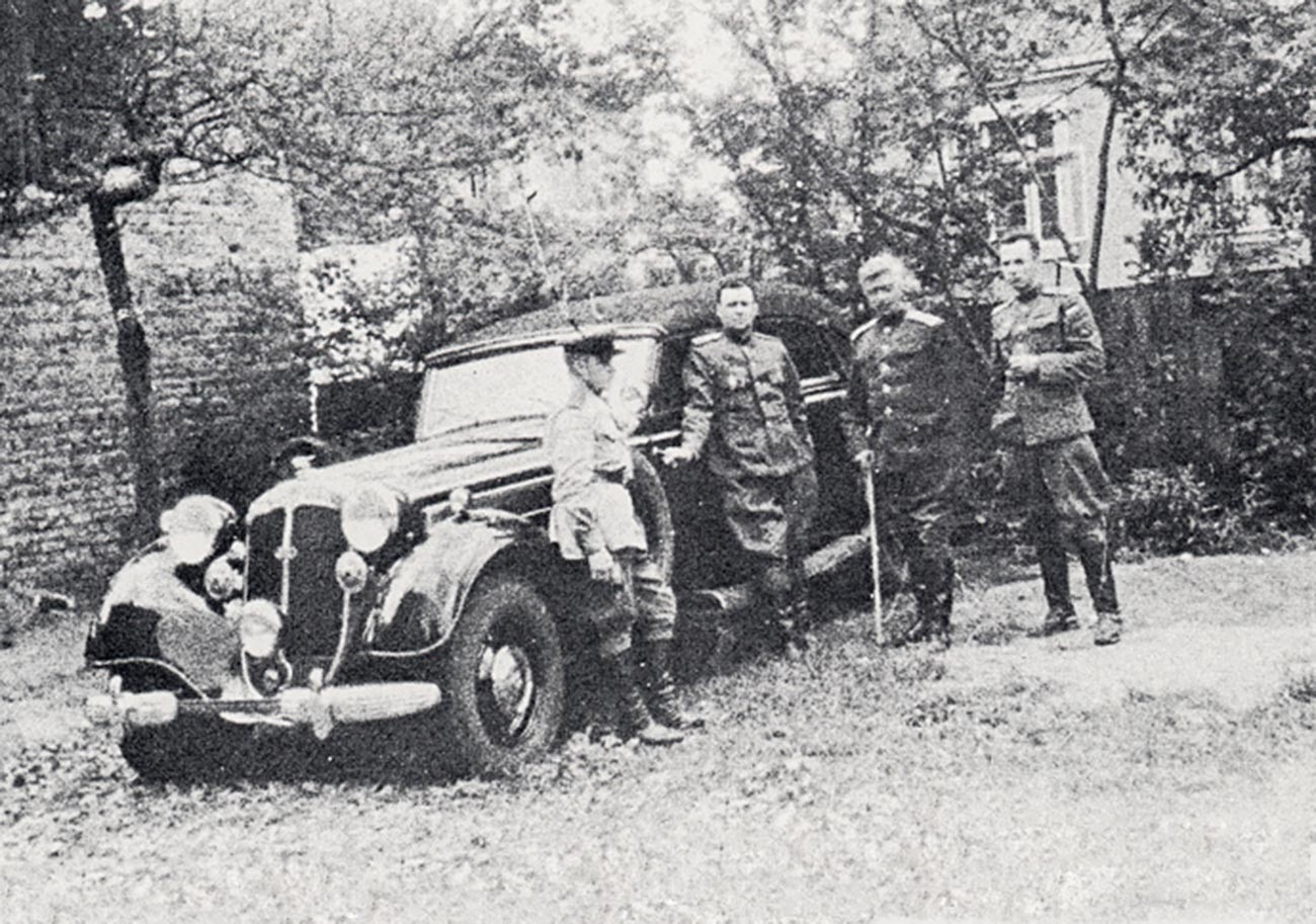 Premier front ukrainien, 1940. Penkovski se trouve tout à droite.