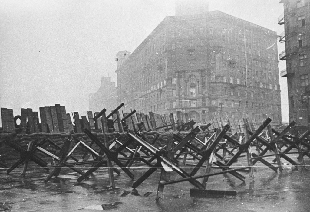 Barricadas nas ruas de Moscou.