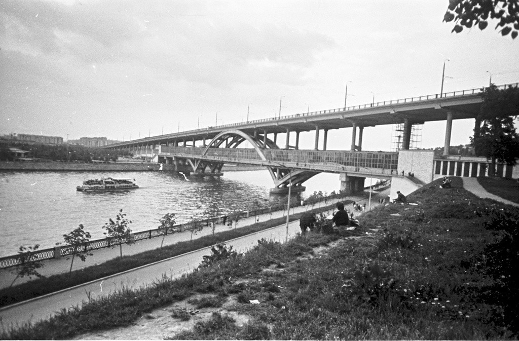 モスクワ地下鉄のために建設された橋