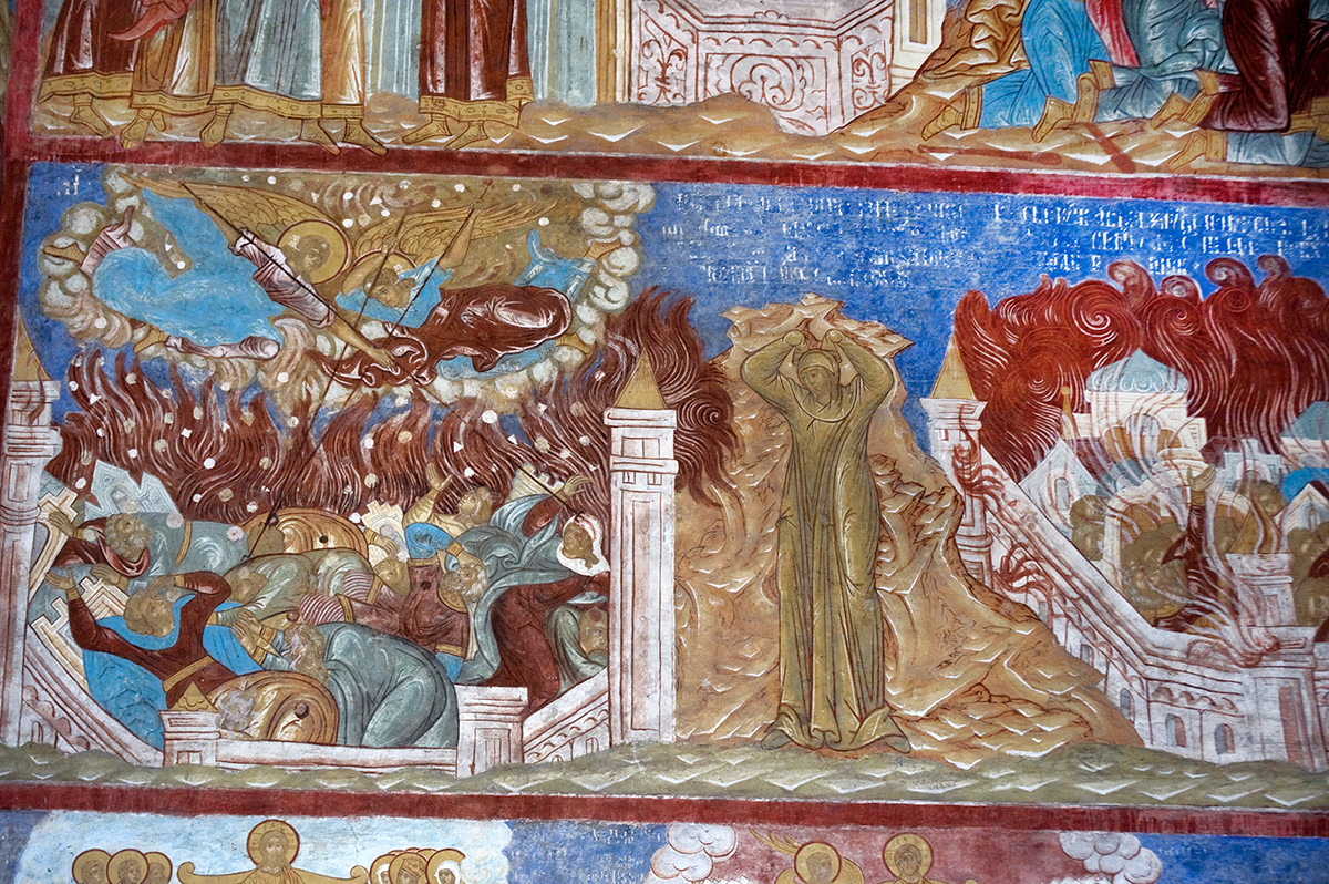 Mur nord, baie ouest, 2e rangée. Fresques de la Genèse 19. De gauche à droite : Feu et pluie de soufre sur Sodome ; la femme de Lot transformée en statue de sel ; incendie de Sodome.