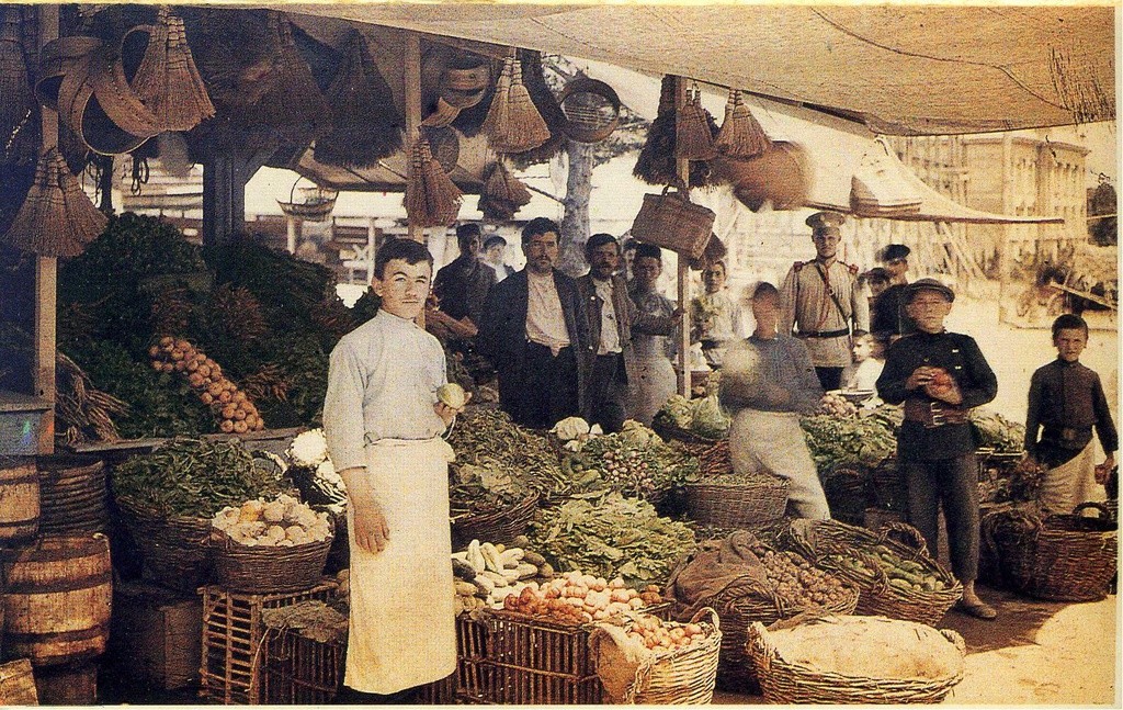Vendeurs dans un marché de Yalta, 1913

