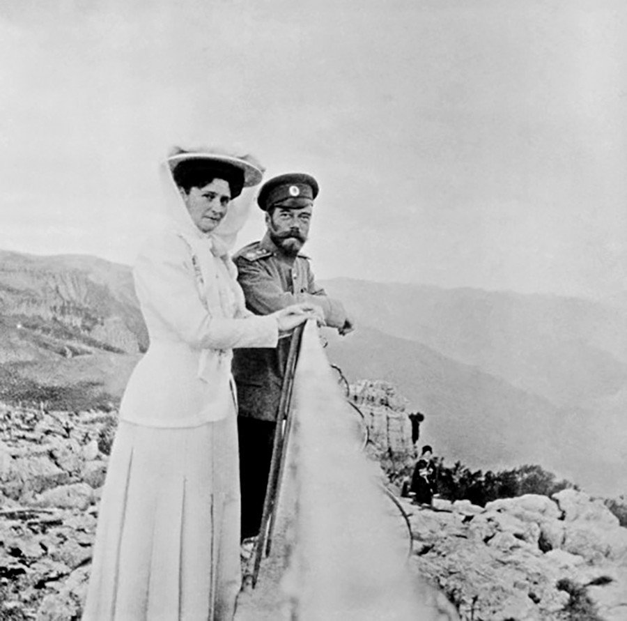 Nicolas II posant avec son épouse, Alexandra, années 1910

