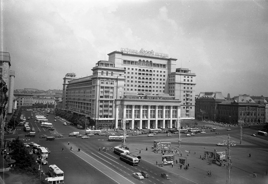 Piazza del Maneggio e l’Hotel Moskva 
