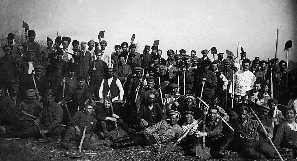 泥炭地でのスボートニク、1920年