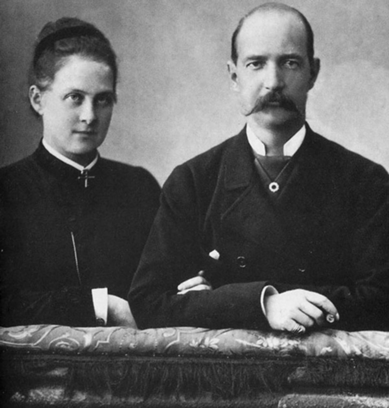 George I dari Yunani (1845—1913) dan istrinya, Olga Konstantinovna dari Rusia (1851—1926)
