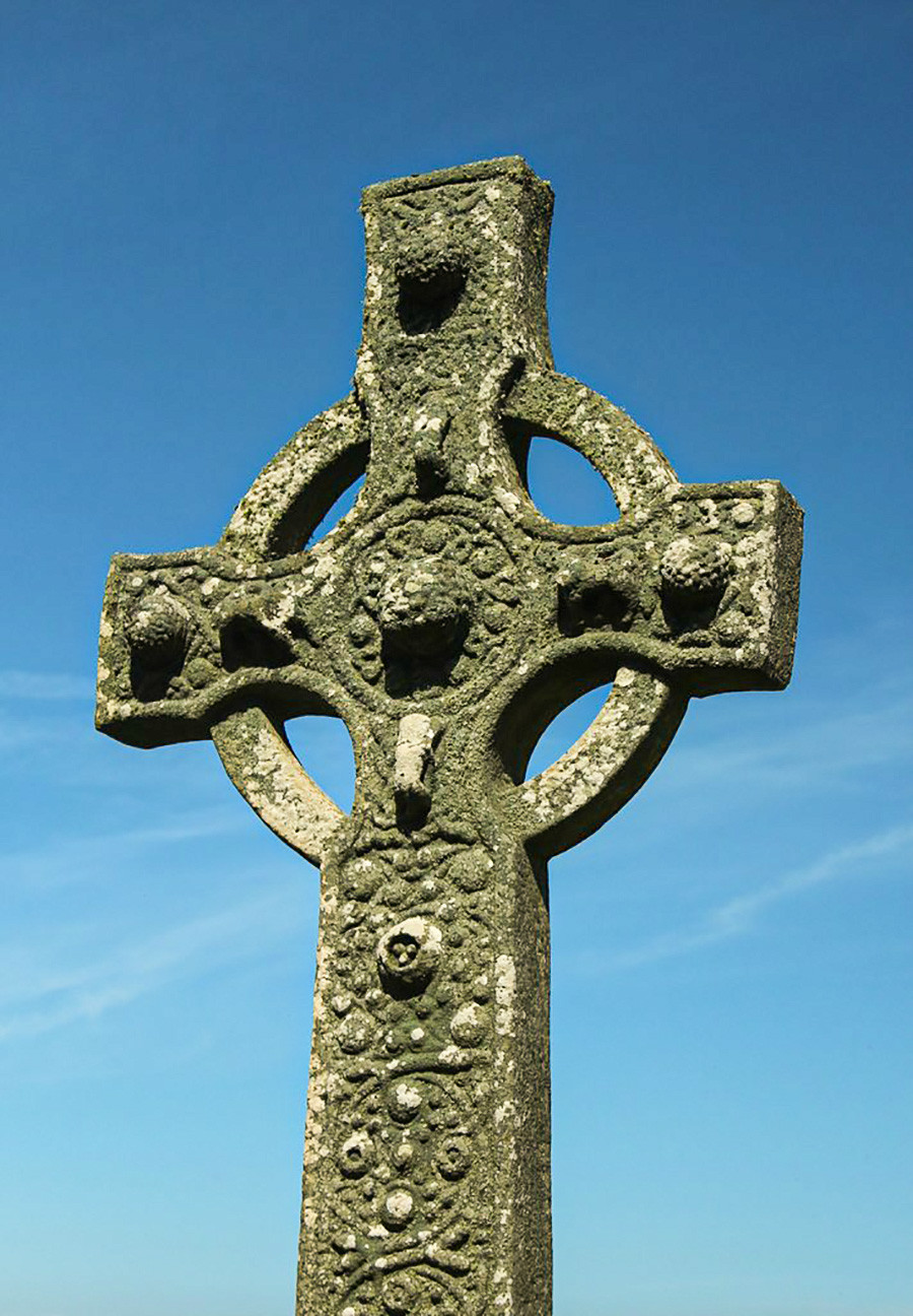 Salib batu abad ke-8 di Islay, Skotlandia.