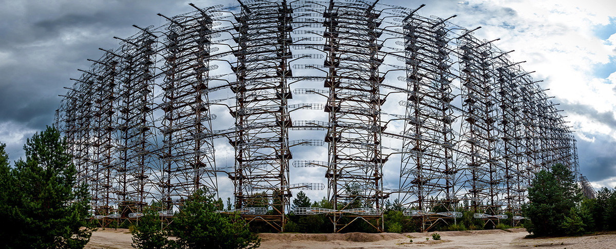 Поранешниот воен радарски систем „Дуга“ во Чернобилската зона на отуѓување, Украина. Денешен изглед, поглед одозгора.