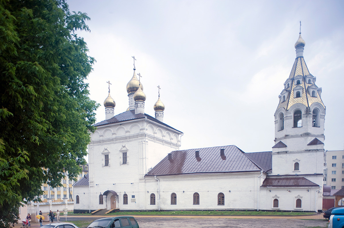 Cathédrale de la Dormition et de Saint-Nicolas, couvent des Saintes-Marthe-et-Marie. Vue nord