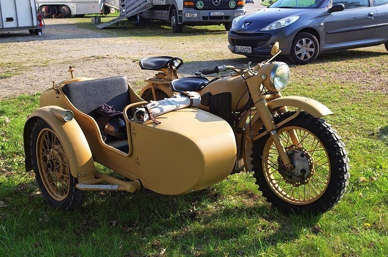 Првиот мотоцикл „Урал“ М-72, направен на база на моделот BMW R71.

