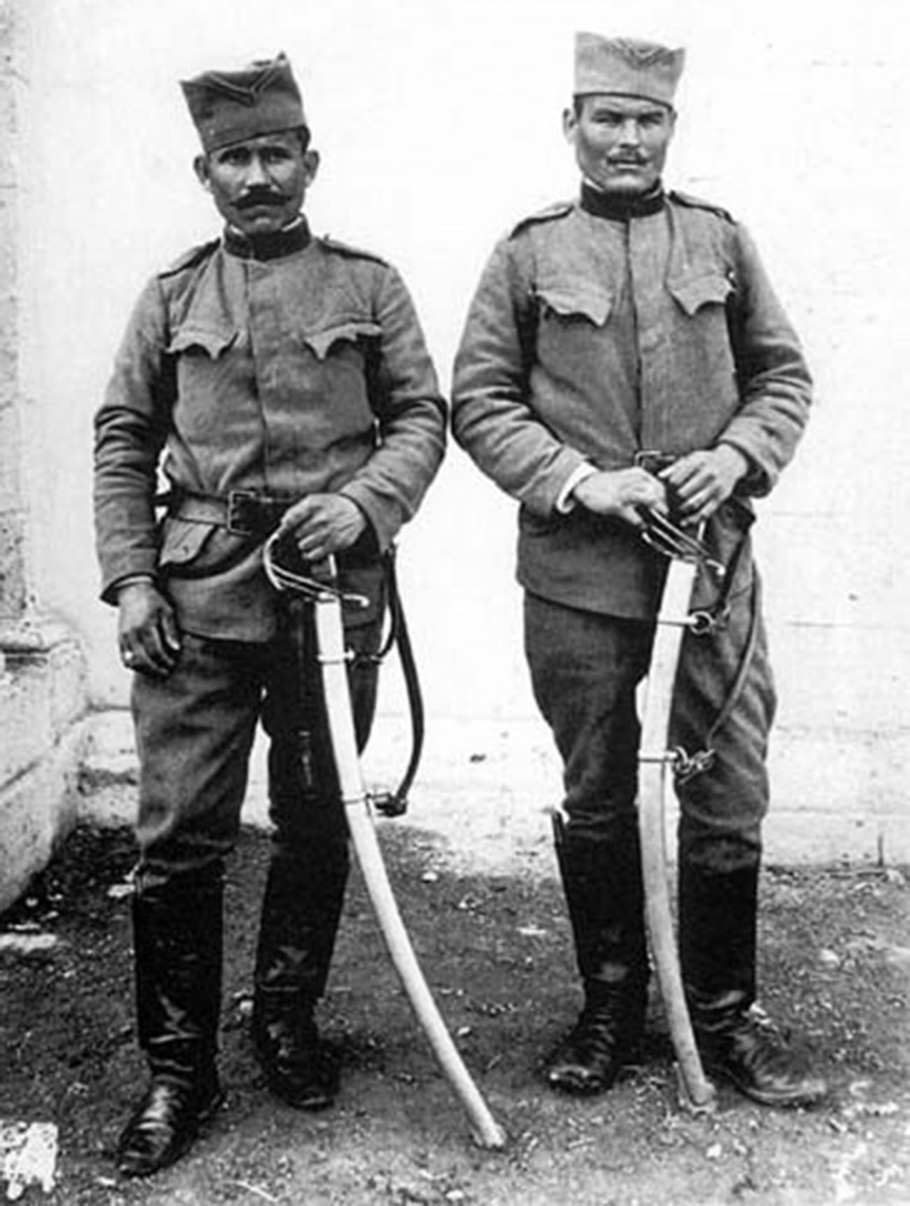 Soldaten des serbischen Freiwilligenkorps.