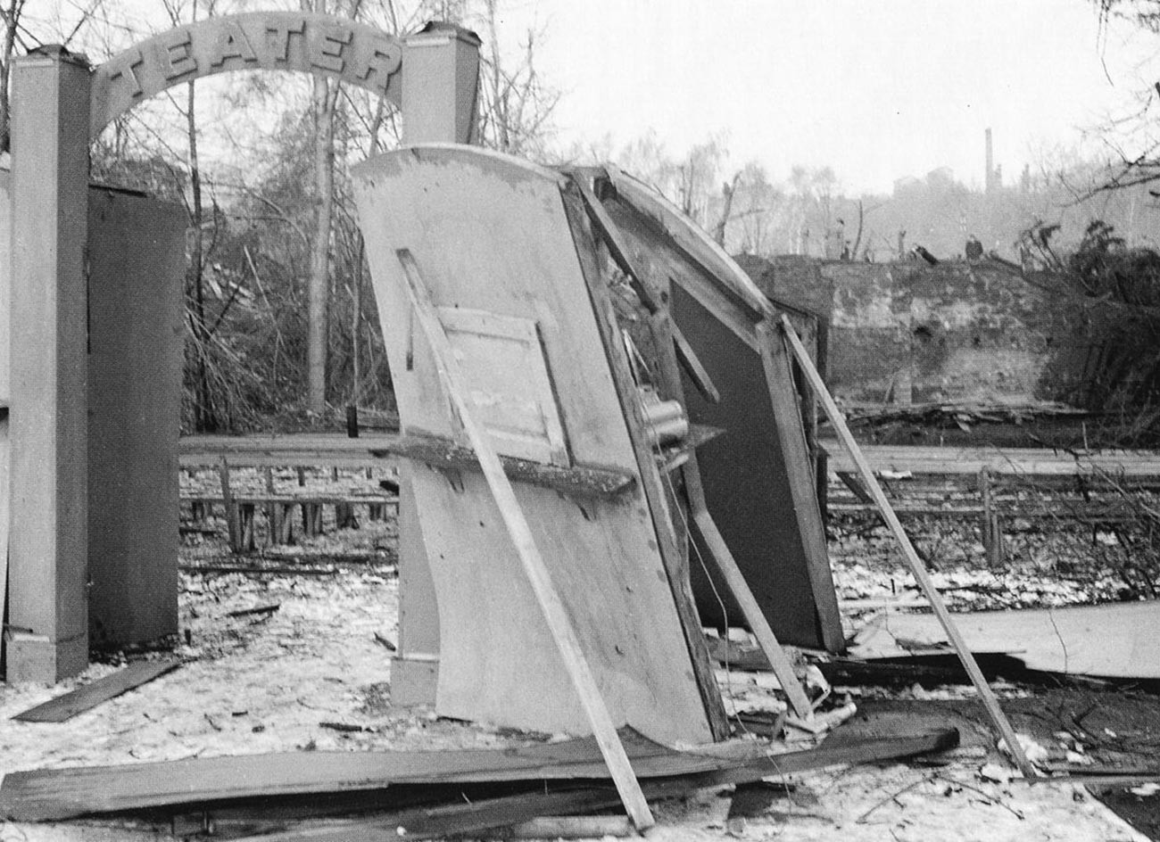 Позориште на отвореном после бомбардовања, 22. фебруар 1944.