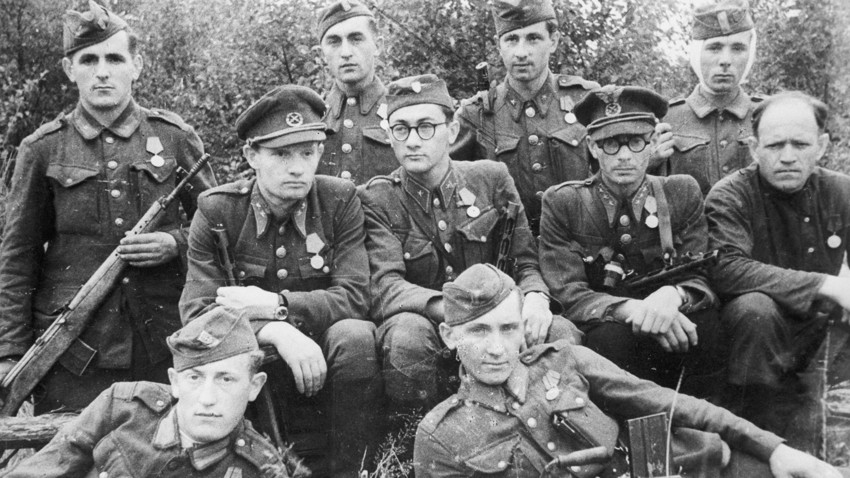 Slowakische Soldaten, die sich an die Seite der sowjetischen Partisanen stellten.