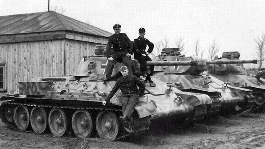 Carro Armato Soviet T34 Che Ha Combattuto Nella Seconda Guerra Mondiale Carri Armati Il Della Image207550757 - Foto 8