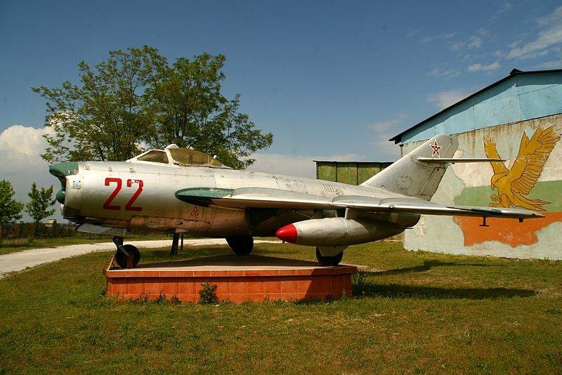 Caza búlgaro todo tiempo MiG-17PF. Museo de la Fuerza Aérea Búlgara, Krumovo.