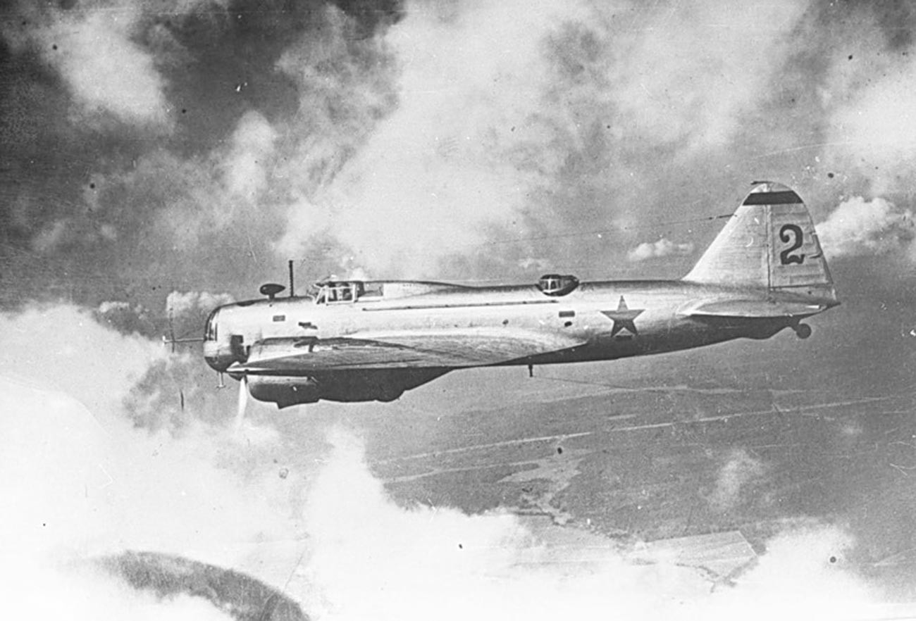 Das DB-3 Bombenflugzeug.
