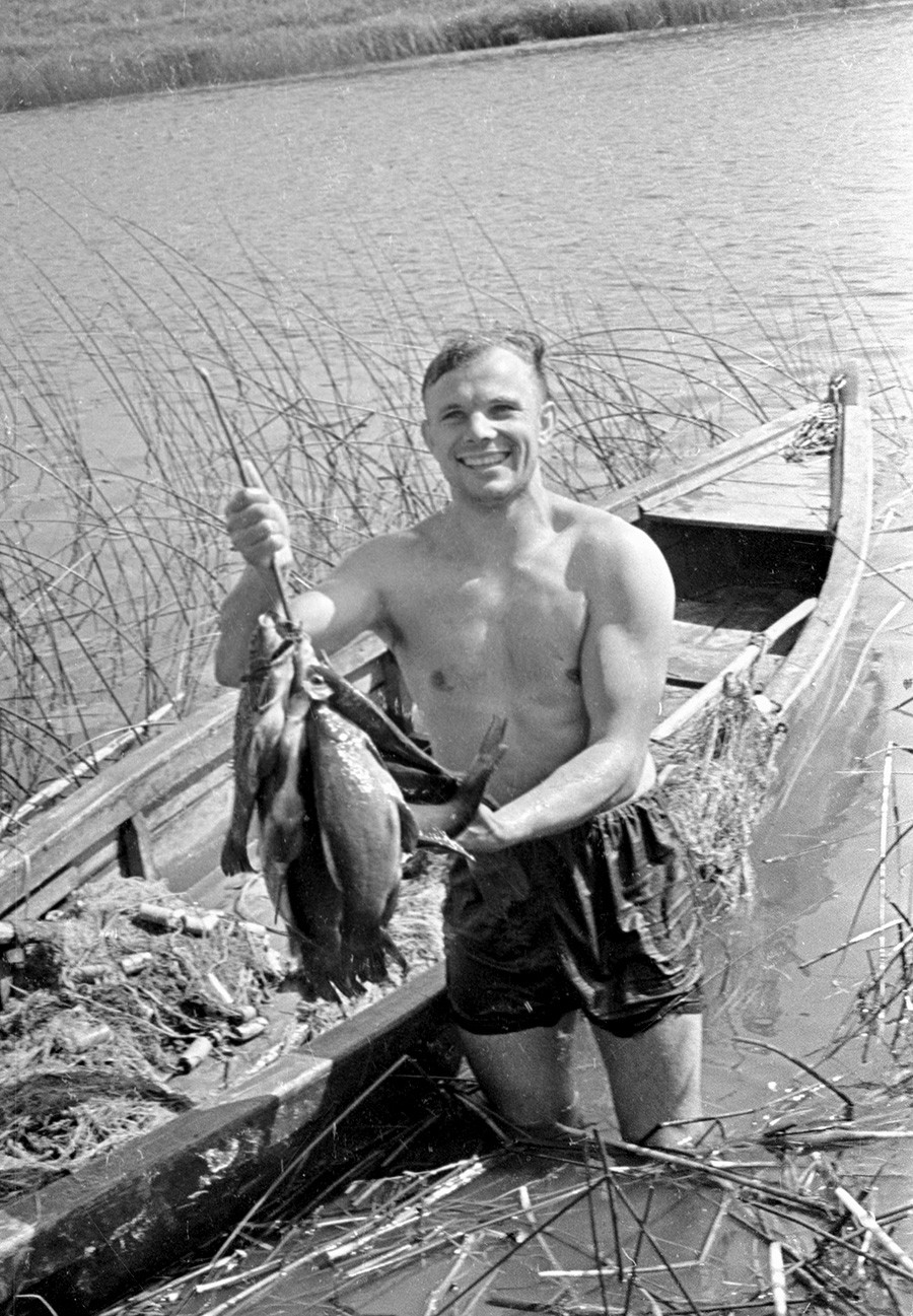 故郷で釣りをするガガーリン、1961年