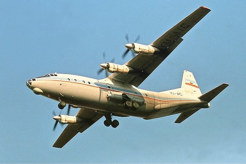 Ан-12 на белградскиот аеродром „Никола Тесла“, 1990.