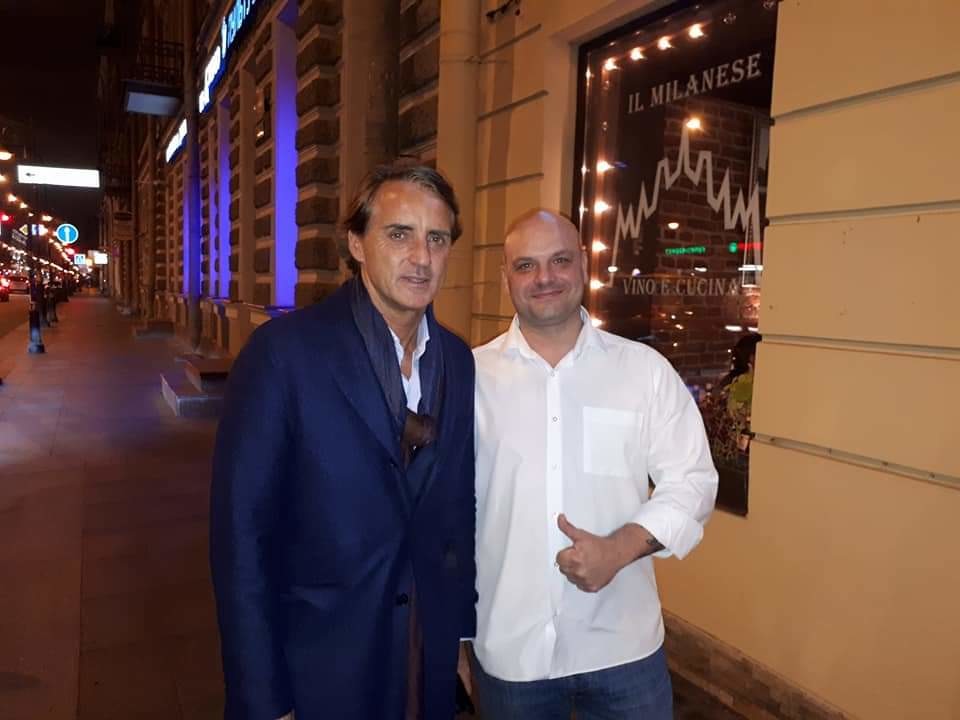 Marco Tagliaferri (a destra) con Roberto Mancini, commissario tecnico della Nazionale italiana di calcio, al tempo della foto allenatore dello Zenit