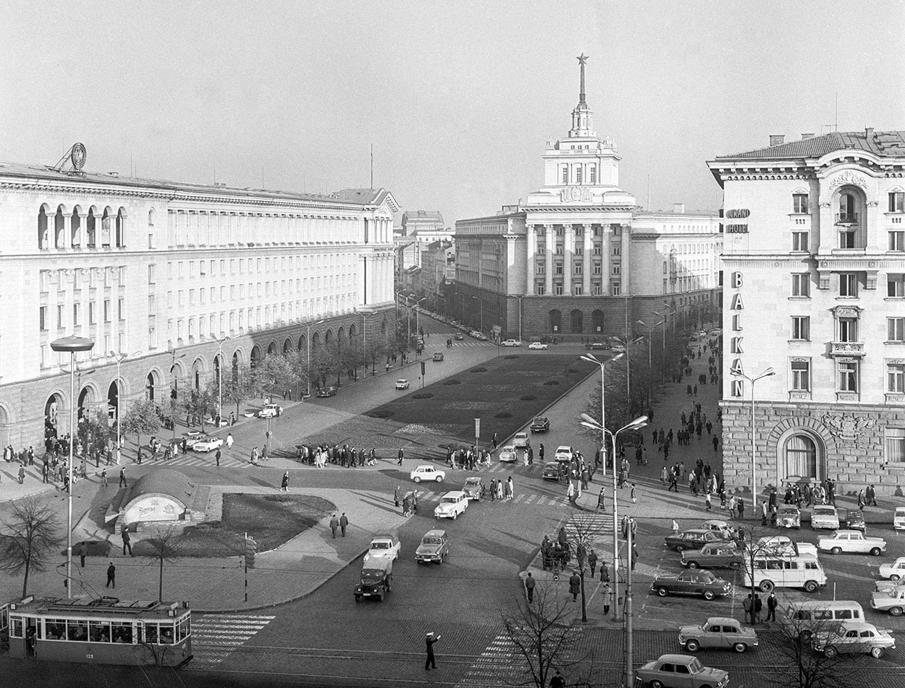 Партијски дом на Лењиновом тргу.