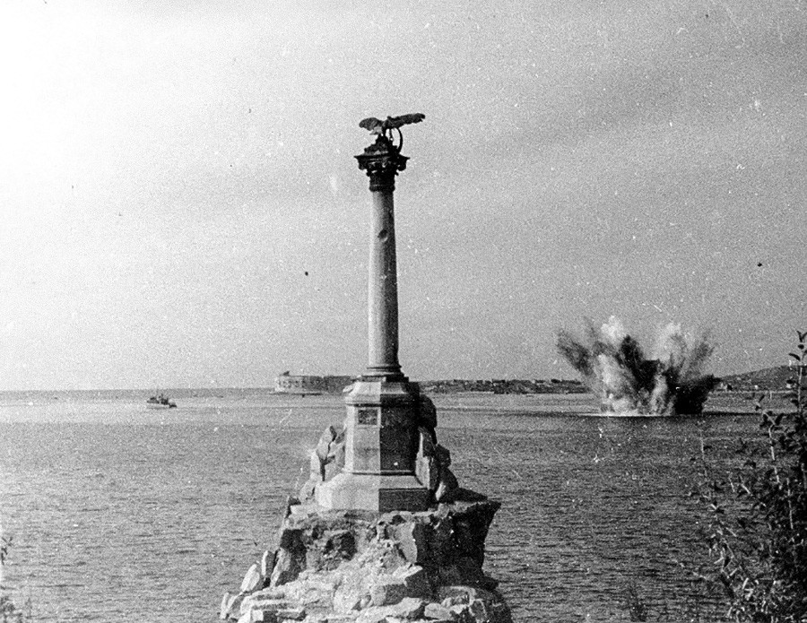 Monuments aux navires coulés, 1944

