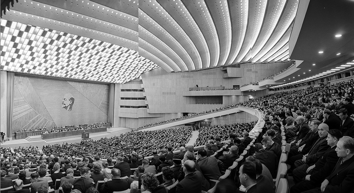 Der XXII. Parteitag der Kommunistischen Partei findet in der Haupthalle statt.
