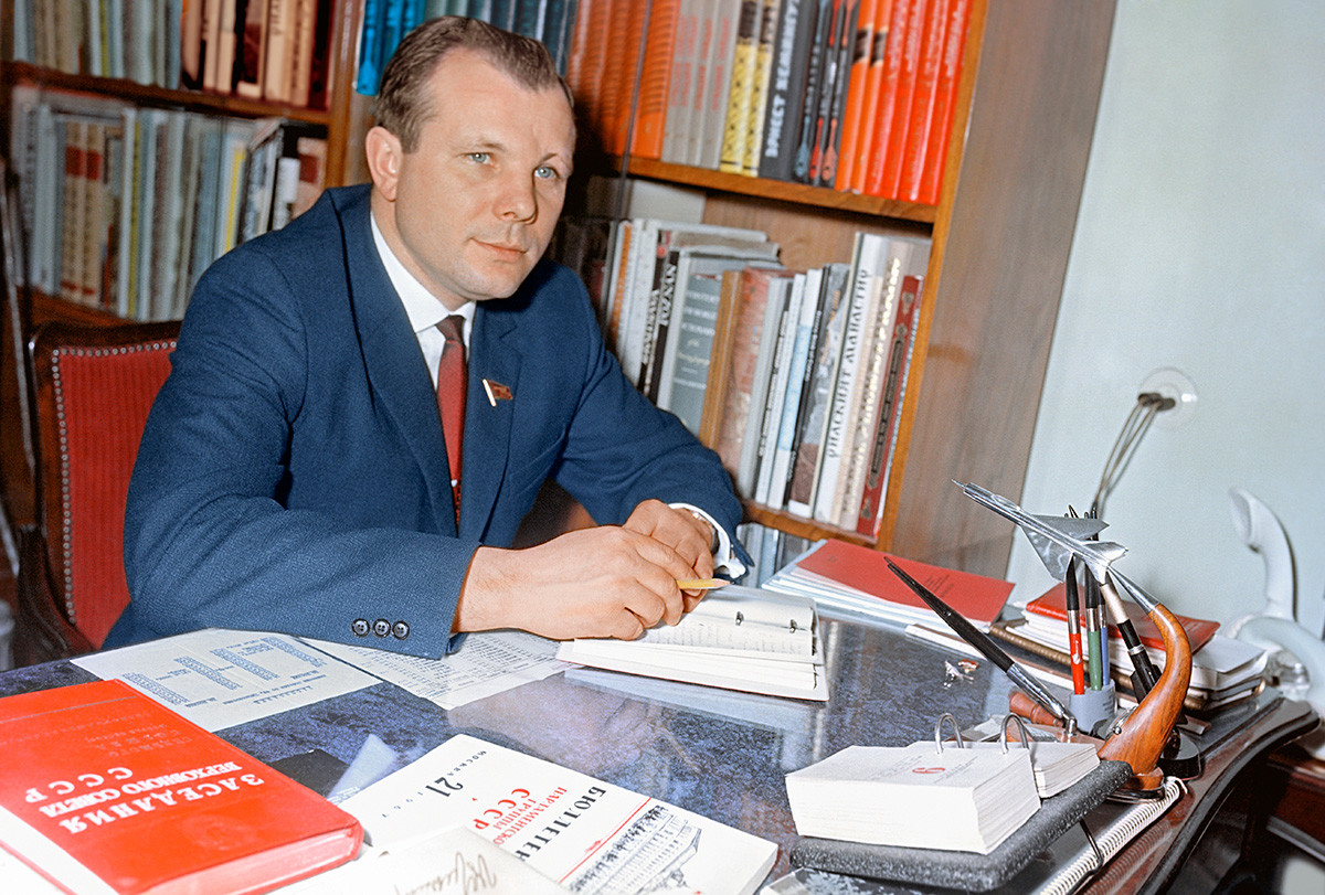 Gagarine dans son cabinet, 1967
