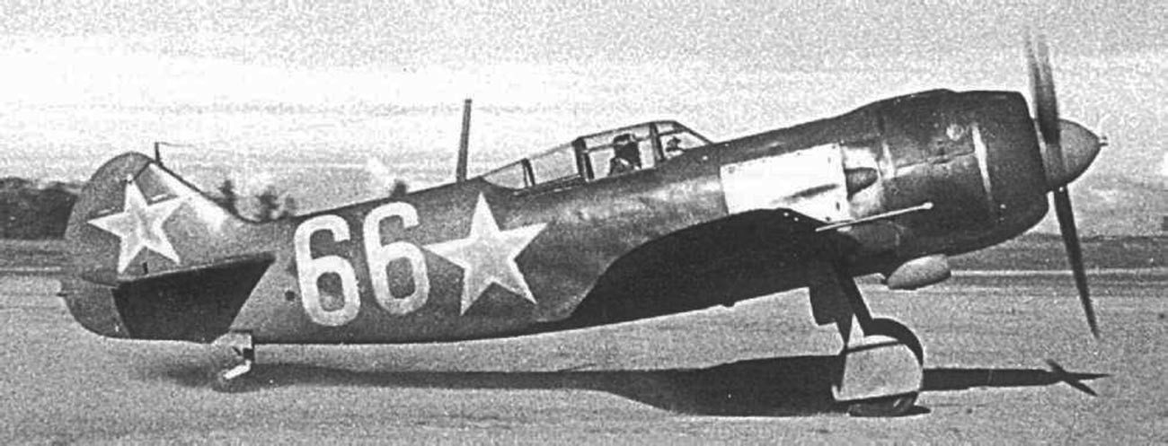 Pesawat tempur Lavochkin La-5 Soviet.